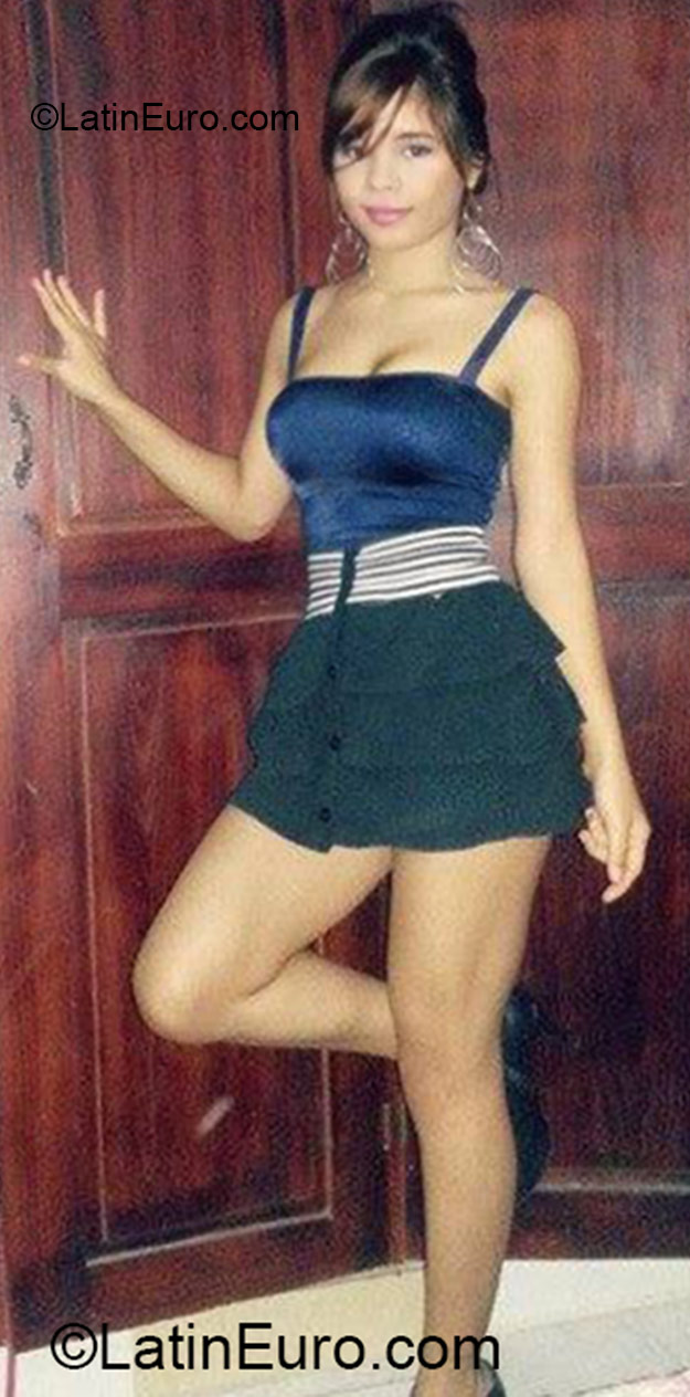 Date this hard body Dominican Republic girl Nathy from Santiago DO23831
