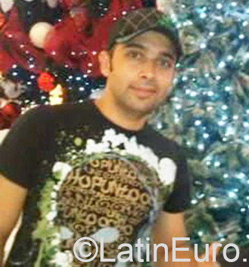 Date this cute Colombia man Reynel from Cali CO18252