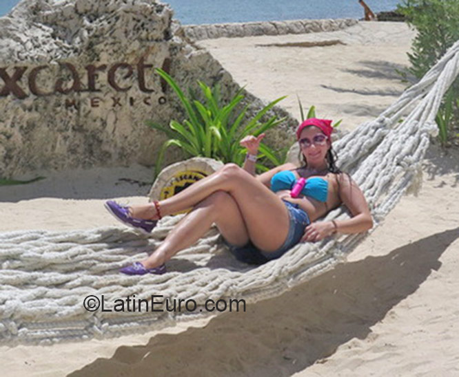 Date this passionate Colombia girl Luz Elena from Cali CO18260