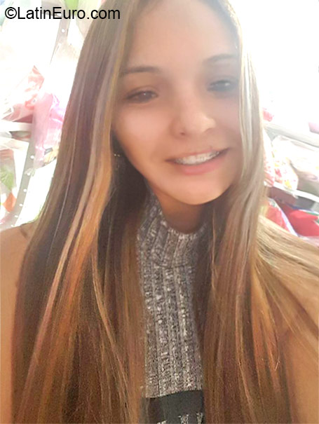 Date this sensual Colombia girl Camila from Pereira CO18267
