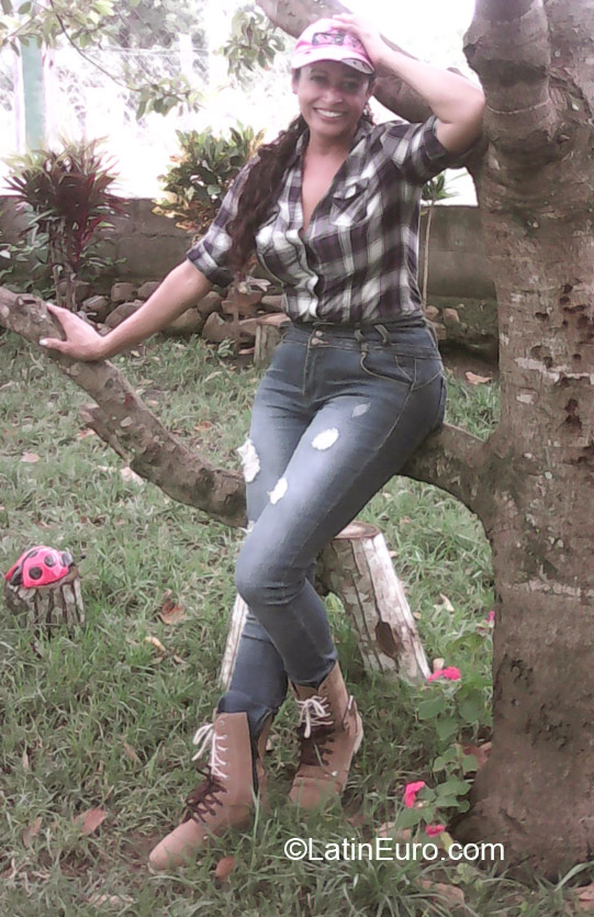 Date this lovely Honduras girl Rosa from Tegucigalpa HN1824