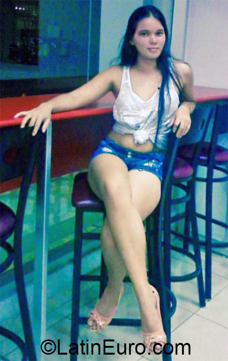 Date this passionate Honduras girl Dunia from Tela HN1829