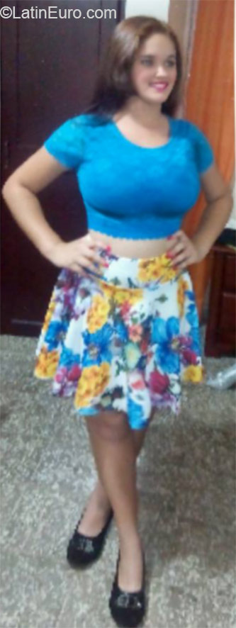 Date this nice looking Dominican Republic girl Genesis from Santo Domingo DO23922