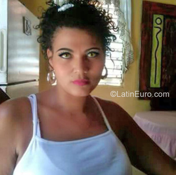 Date this passionate Dominican Republic girl Lucy from Santo Domingo DO23926