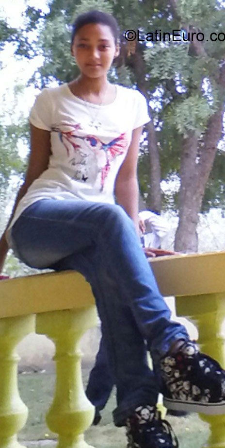 Date this hot Dominican Republic girl Yasmine from San Jose de Ocoa DO23980