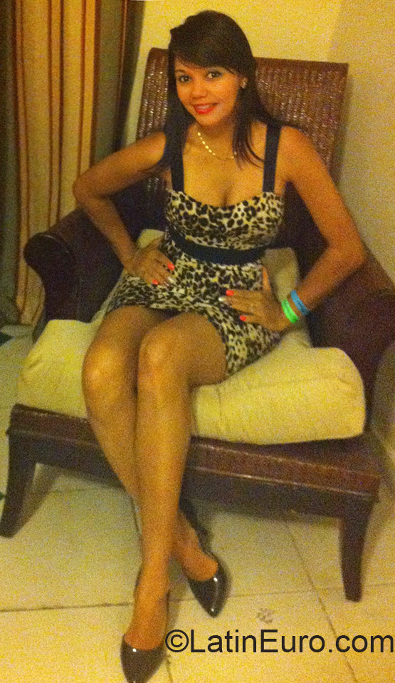 Date this pretty Dominican Republic girl Esteph from Santo Domingo DO23999