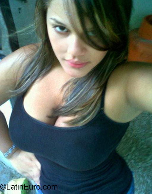 Date this pretty Dominican Republic girl Massiel from La Vega DO24056