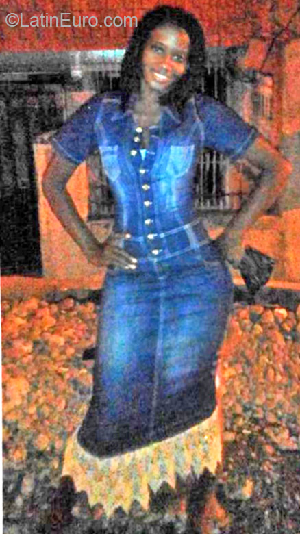 Date this sensual Colombia girl Karina from Cali CO18762