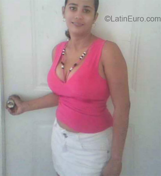 Date this hot Dominican Republic girl Laura from La Vega DO24069