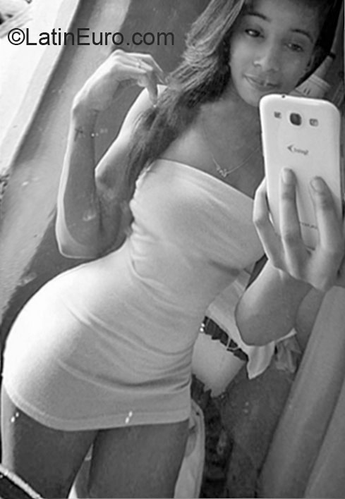 Date this funny Dominican Republic girl Chasmil from Santiago DO24078