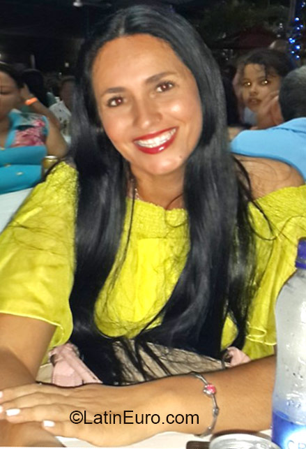 Date this passionate Colombia girl Jeannette from Medellin CO18337