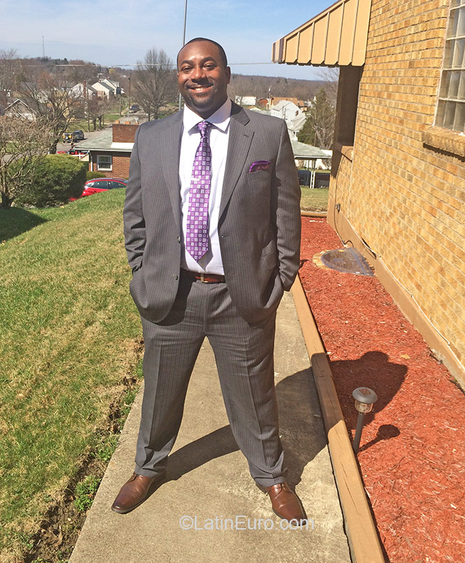 Date this hot United States man Liteweight24 from Steubenville US16772