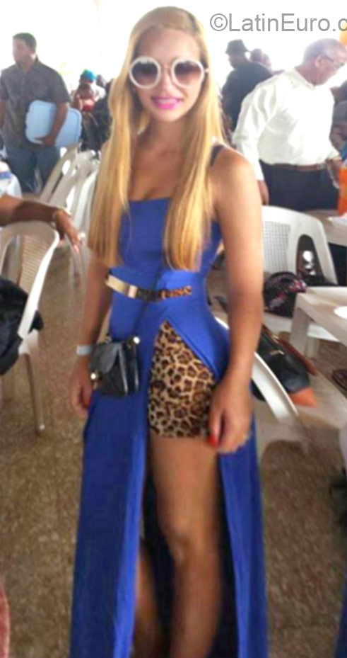 Date this cute Dominican Republic girl Esthefany from Mao DO24117