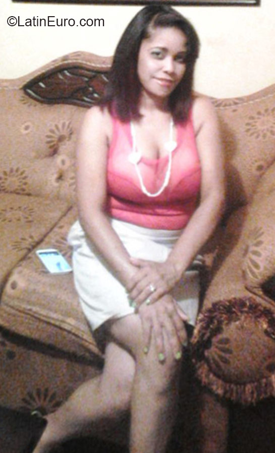 Date this gorgeous Dominican Republic girl Yohanna from Santo Domingo DO24127