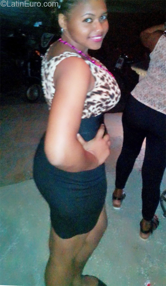 Date this sultry Dominican Republic girl Altagracia from Santo Domingo DO24182