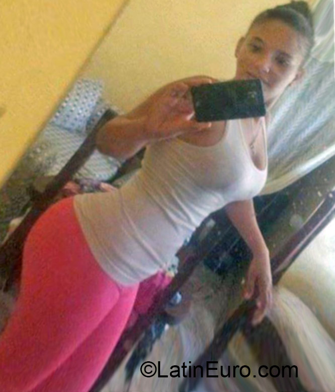 Date this attractive Dominican Republic girl Leidy from Santiago DO24189