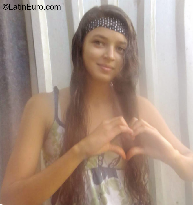 Date this hot Honduras girl Kimberly from copan HN1874