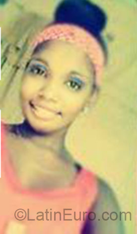 Date this attractive Dominican Republic girl Estefani from Santo Domingo DO24278