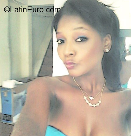 Date this hot Colombia girl Yesenia from Cali CO18426