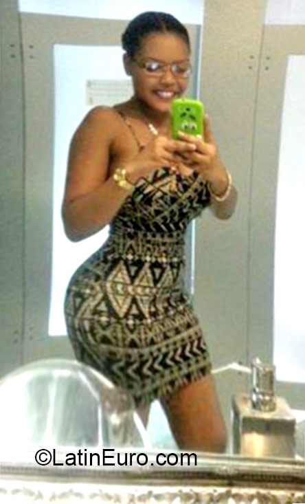 Date this delightful Jamaica girl Tonashae from Kingston JM2229