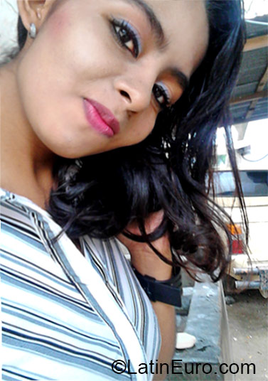 Date this gorgeous Honduras girl Marina from Tela HN1897