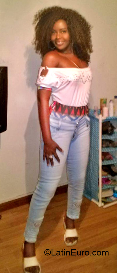 Date this pretty Colombia girl Laura from Cali CO18433