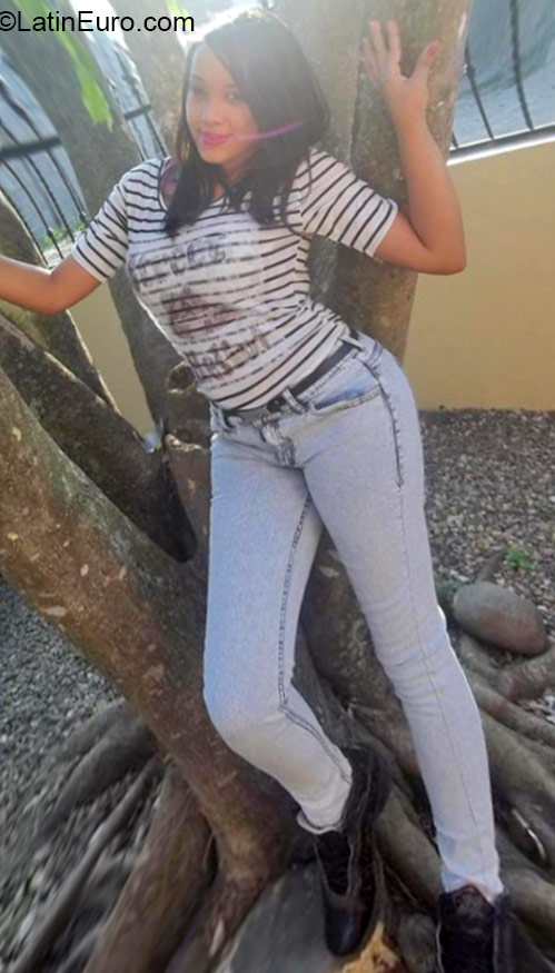Date this attractive Dominican Republic girl Cami from La Vega DO24370