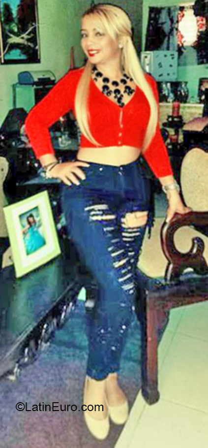 Date this nice looking Dominican Republic girl Aliha from Santiago DO24373