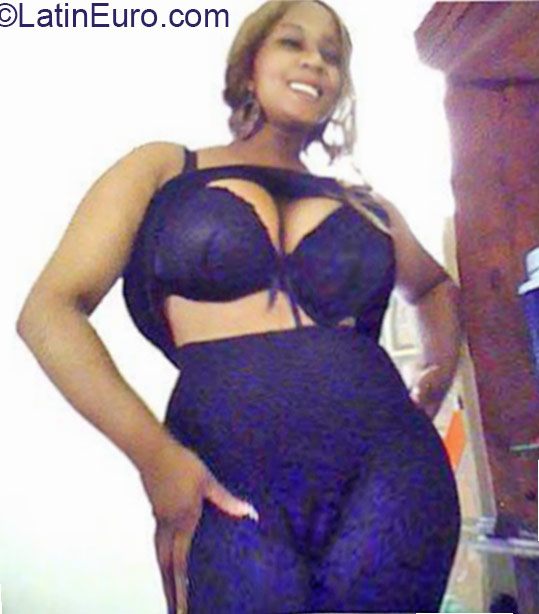 Date this lovely Jamaica girl Kemishaa from Kingston JM2232