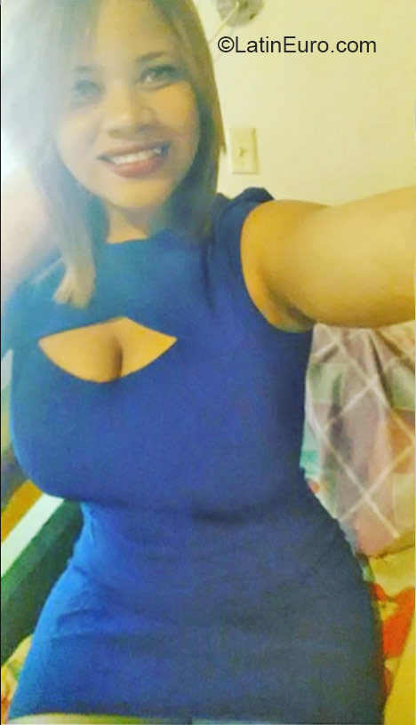 Date this hard body Dominican Republic girl Meiryis from Santiago DO24406