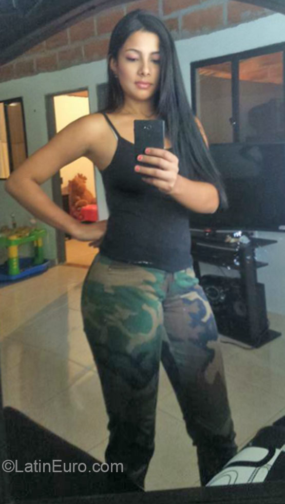 Date this voluptuous Colombia girl Tatiana from Medellin CO18475