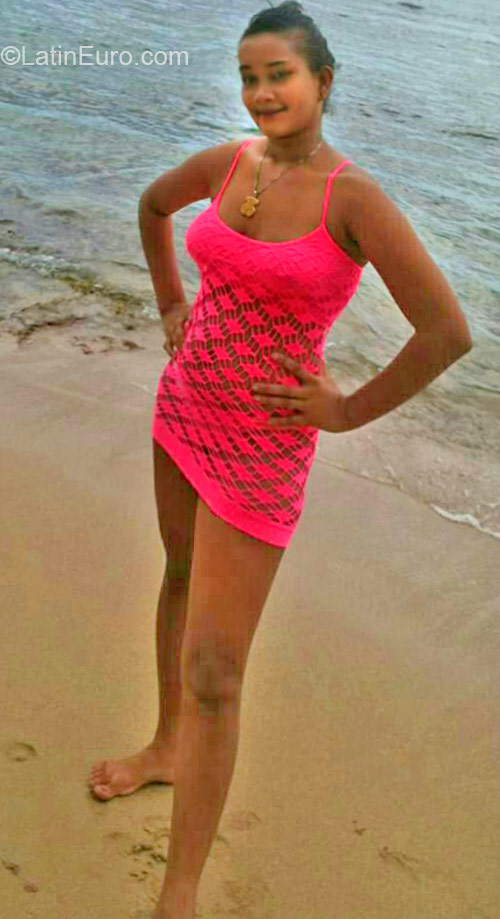 Date this delightful Dominican Republic girl Amarilis from Santo Domingo DO24454