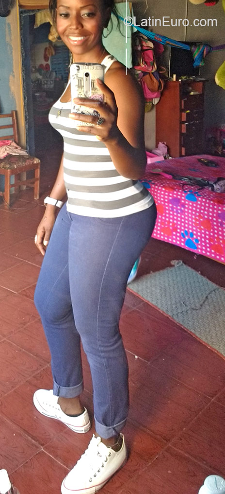 Date this nice looking Colombia girl Patricia from Villavicencio CO18497