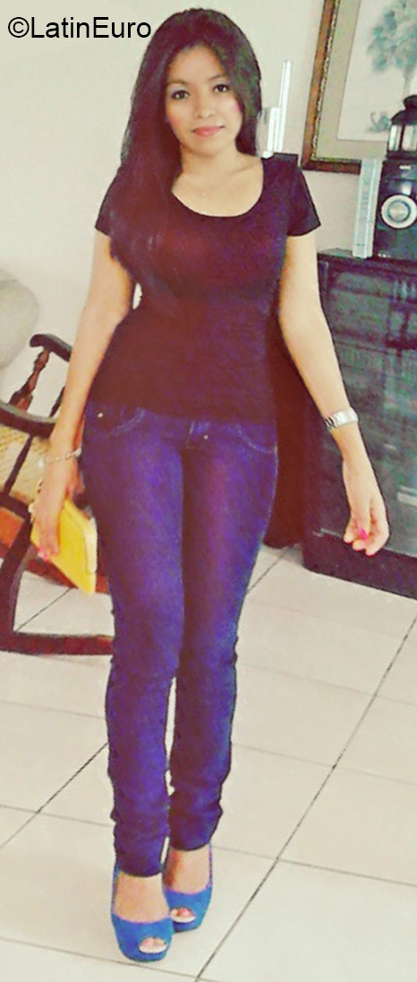 Date this pretty Honduras girl Reyna from La Ceiba HN1927