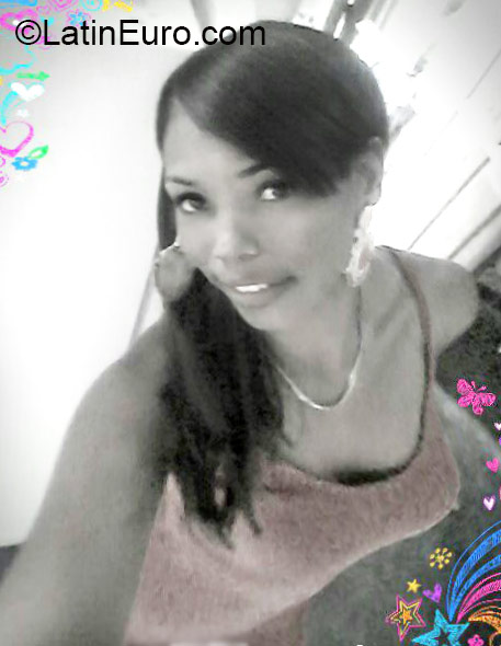 Date this voluptuous Dominican Republic girl Luz from Santo Domingo DO24510