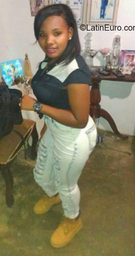 Date this hot Dominican Republic girl Katherine from Santo Domingo DO24513