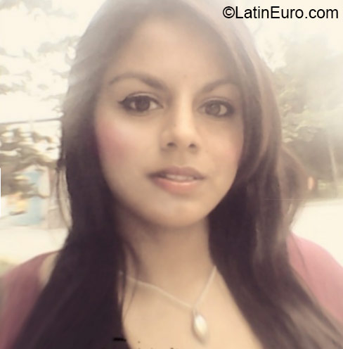 Date this attractive Honduras girl Fernanda from Tegucigalpa HN1933