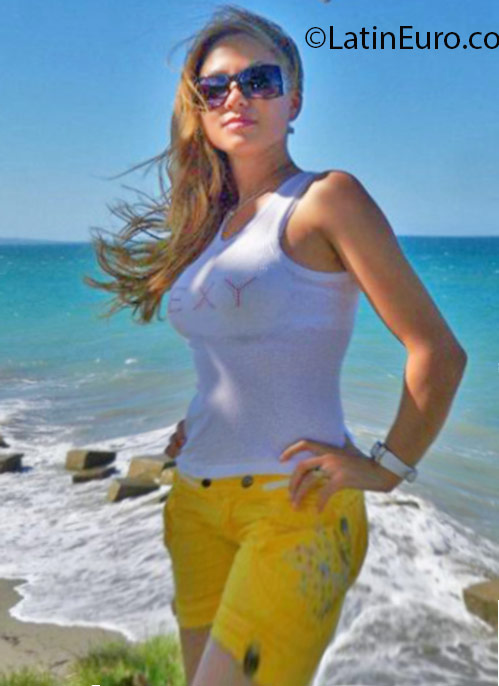 Date this tall Dominican Republic girl Dinely from Santiago DO24581