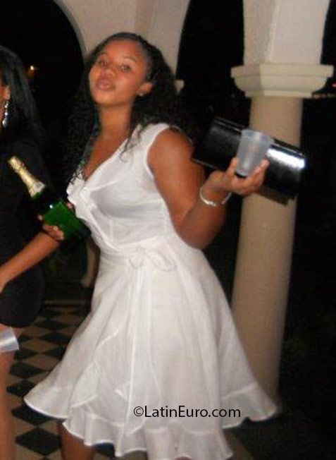 Date this attractive Dominican Republic girl Diana from Santo Domingo DO24596