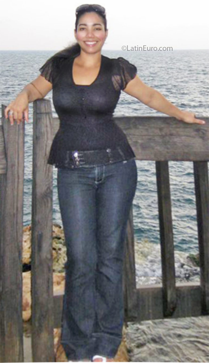 Date this athletic Dominican Republic girl Rosa from Santo Domingo DO24609