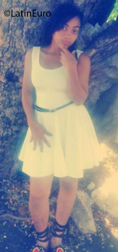 Date this funny Dominican Republic girl Desli from Santiago DO24680