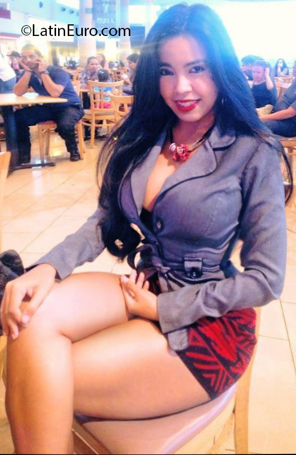 Date this happy Honduras girl Sara from Roatan HN1978