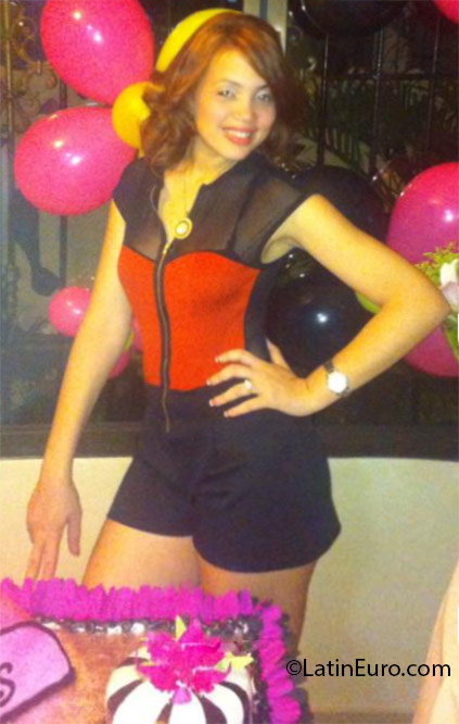 Date this gorgeous Dominican Republic girl Cris from Santo Domingo DO24758