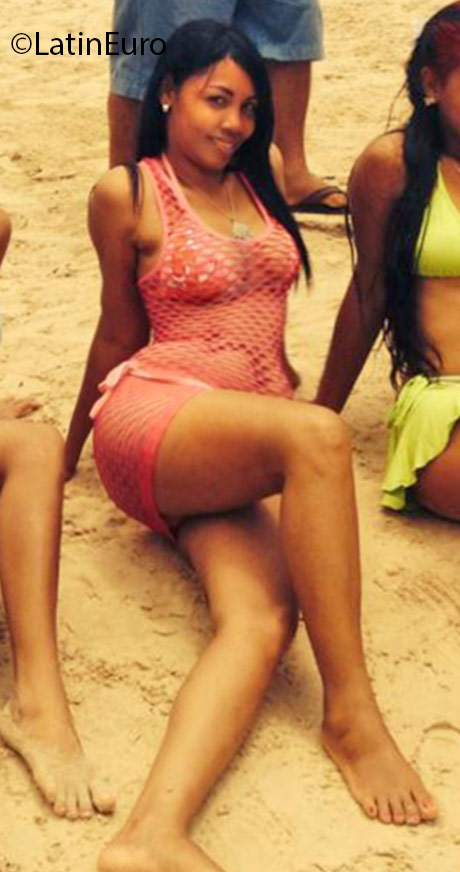 Date this sultry Dominican Republic girl Anatelia from Santo Domingo DO24803