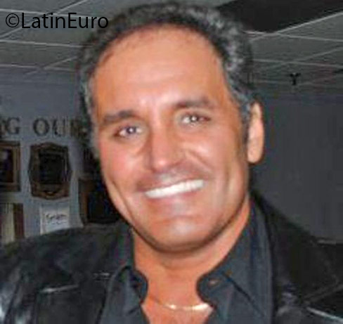 Date this delightful Canada man Mike from Hamilton CA696