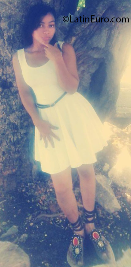 Date this nice looking Dominican Republic girl Yireisy from Santo Domingo DO24897