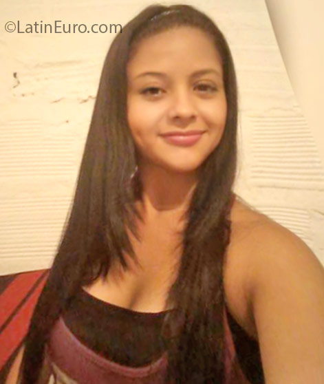 Date this sultry Colombia girl Yesenia from Medellin CO18634