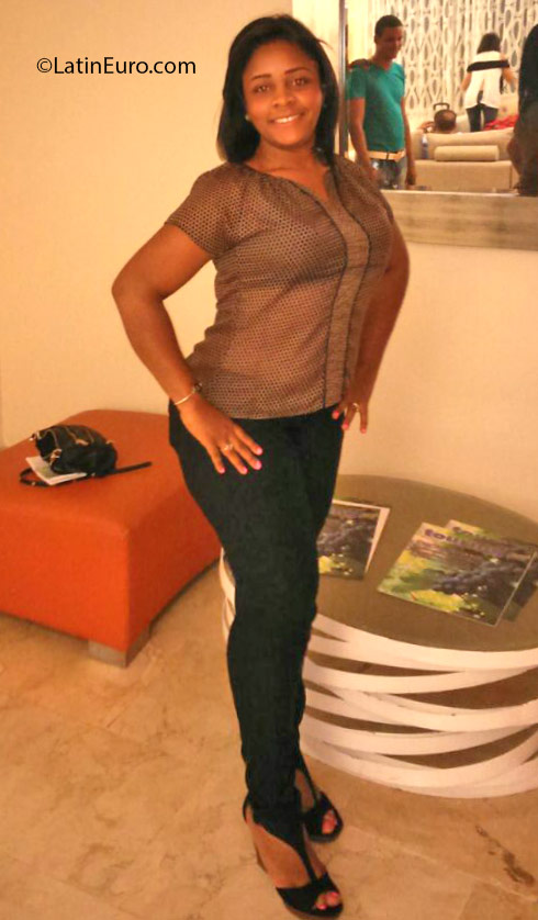 Date this hard body Dominican Republic girl Margarita from Santo Domingo DO24901