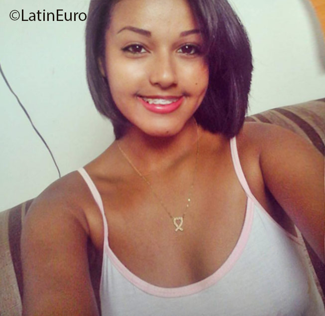 Date this attractive Brazil girl Nargyola from Maceio BR9575