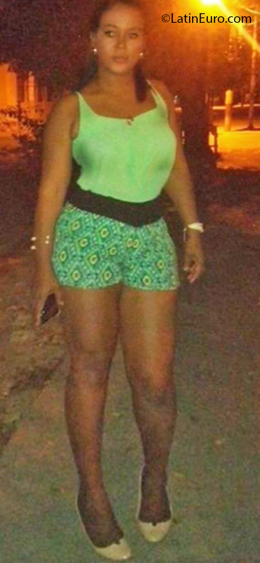 Date this beautiful Dominican Republic girl Nicaurys from Santo Domingo DO24941